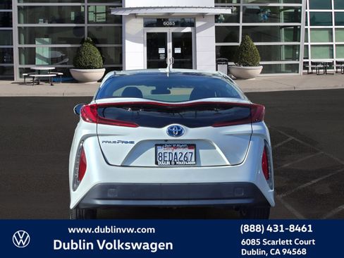 Used 2018 Toyota Prius Prime Premium image 5