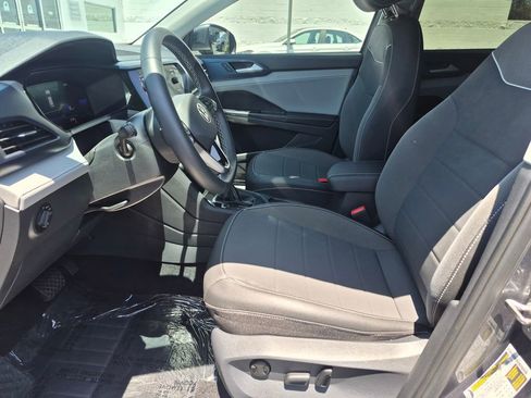 Certified 2024 Volkswagen Taos SE w/ Panoramic Sunroof Package FWD image 14