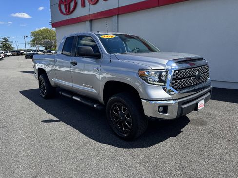 Used 2018 Toyota Tundra SR5 AWD/4WD image 4