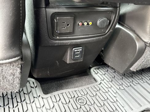 Used 2014 Chevrolet Traverse LT FWD image 14