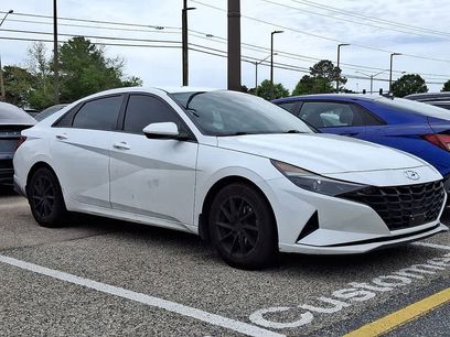 Used 2022 Hyundai Elantra SEL w/ Convenience Package