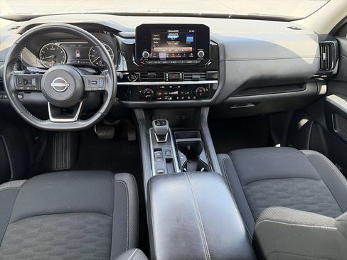 Used 2025 Nissan Pathfinder SV FWD image 2