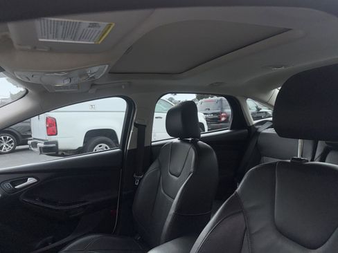 Used 2015 Ford Focus Titanium w/ Titanium Technology Package image 12