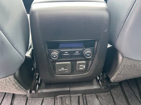 Used 2020 Buick Enclave Essence w/ Sport Touring Edition FWD image 24