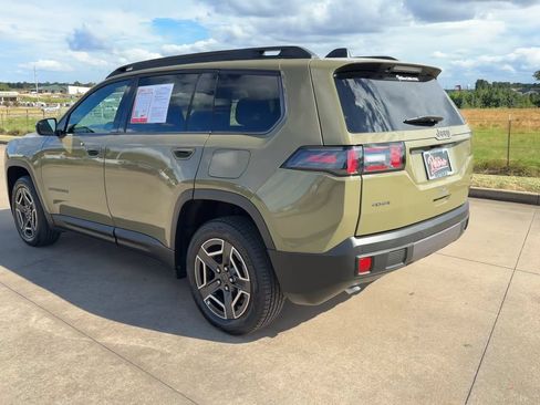 Used 2026 Jeep Cherokee Laredo AWD/4WD image 7
