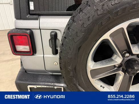 Used 2019 Jeep Wrangler Unlimited Sahara w/ Cold Weather Group AWD/4WD image 17