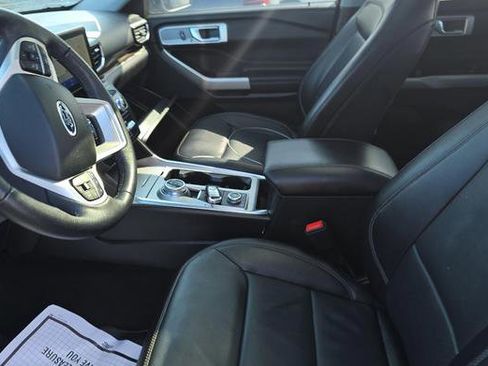 Used 2022 Ford Explorer Limited w/ Equipment Group 301A image 4