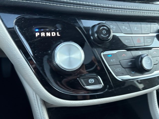 Used 2022 Chrysler Pacifica Limited FWD image 19
