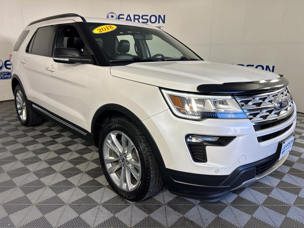 Used 2018 Ford Explorer XLT w/ Equipment Group 202A AWD/4WD image 3
