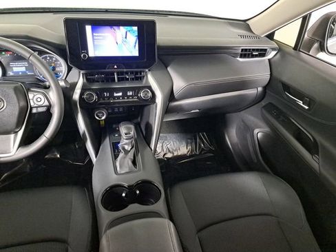 Used 2024 Toyota Venza LE image 17