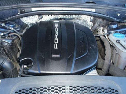 Used 2018 Porsche Macan Sport Edition image 16