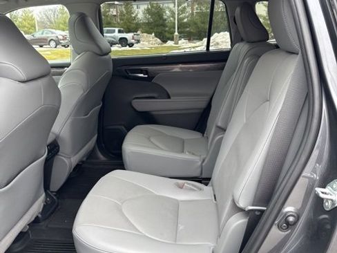 Used 2020 Toyota Highlander Limited image 7