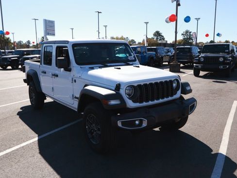 New 2025 Jeep Gladiator Sport image 3