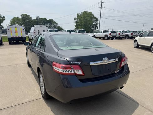 Used 2011 Toyota Camry XLE w/ XLE Extra-Value Pkg #2 FWD image 4