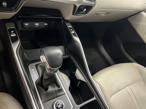 Certified 2022 Kia Sorento S w/ Panoramic Sunroof Package image 18