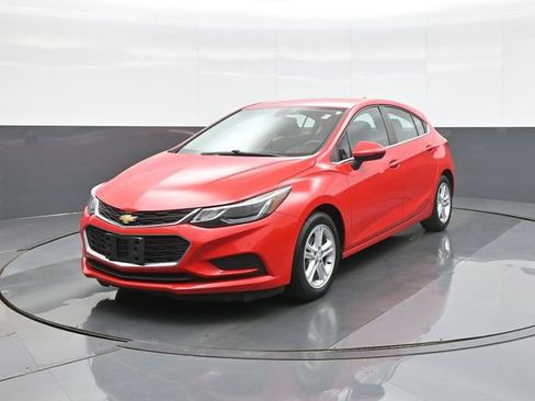 Used 2017 Chevrolet Cruze LT w/ Convenience Package FWD image 3
