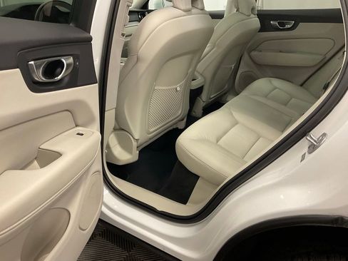 Used 2023 Volvo XC60 B5 Plus image 27