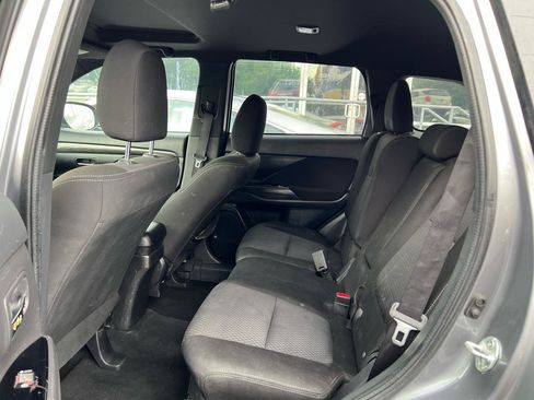 Used 2018 Mitsubishi Outlander SEL AWD/4WD image 12