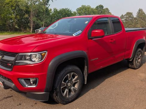 Used 2017 Chevrolet Colorado Z71 AWD/4WD image 2