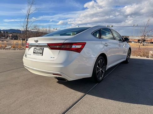 Used 2018 Toyota Avalon XLE Premium image 7