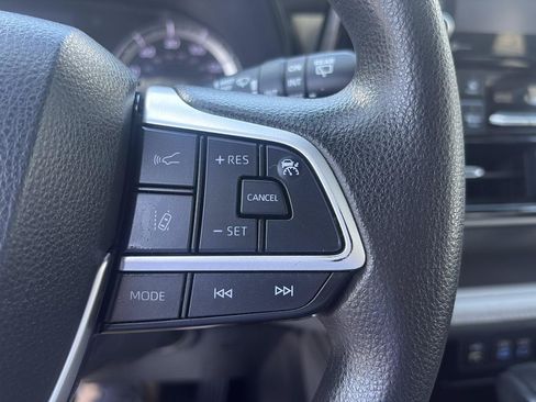 Used 2022 Toyota Highlander L FWD image 25