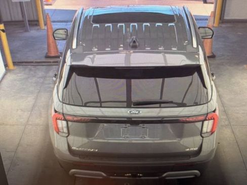 Used 2025 Ford Explorer Platinum w/ LUX Leather Package image 16