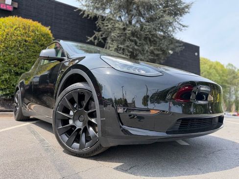 Used 2021 Tesla Model Y Long Range image 8