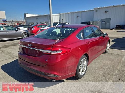 Used 2018 Ford Fusion SE image 4
