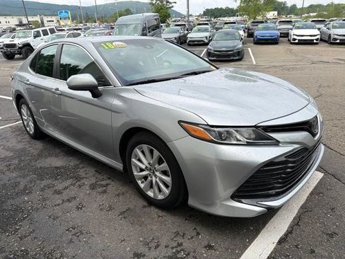 Used 2018 Toyota Camry LE FWD image 6