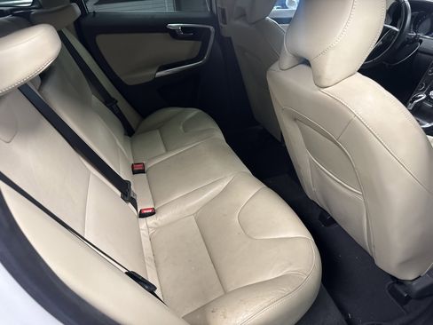 Used 2016 Volvo XC60 T5 Platinum image 14