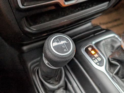 Used 2021 Jeep Gladiator Sport AWD/4WD image 11