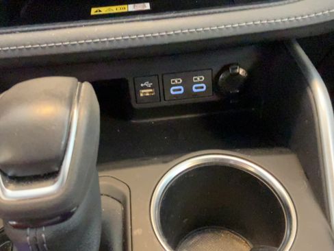 Used 2023 Toyota Highlander XLE FWD image 28