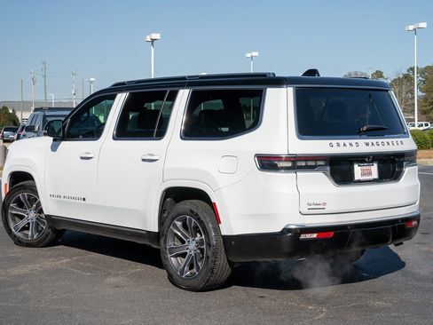 Used 2023 Jeep Grand Wagoneer 4WD image 3