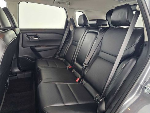 Used 2025 Nissan Rogue SV w/ SV Premium Package image 17