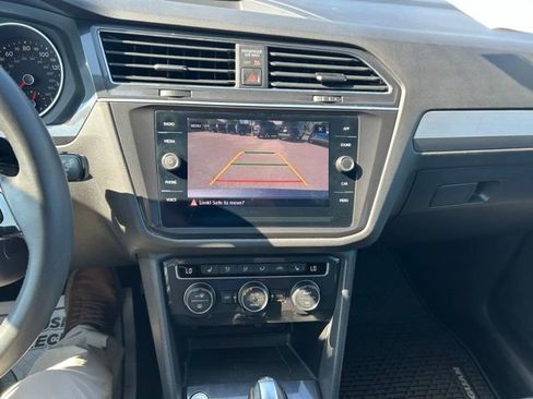 Used 2020 Volkswagen Tiguan SE w/ Panoramic Sunroof Package image 15