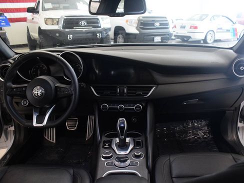 Used 2022 Alfa Romeo Giulia Ti RWD image 31