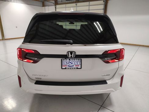New 2026 Honda Odyssey Touring image 13
