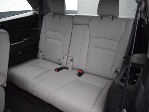 Used 2019 Honda Pilot Touring image 13
