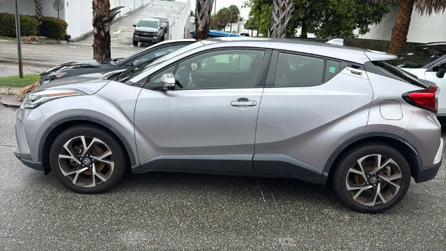 Used 2020 Toyota C-HR XLE FWD image 4