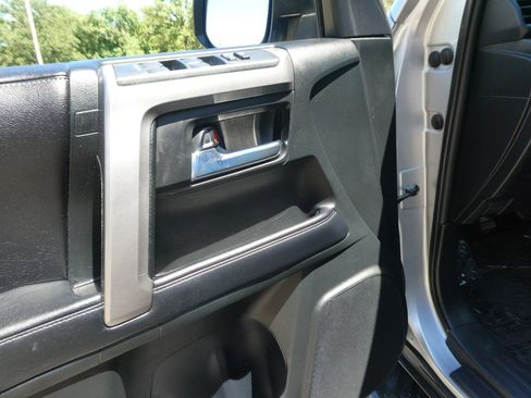 Used 2016 Toyota 4Runner SR5 AWD/4WD image 14
