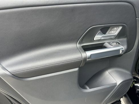 Certified 2025 Mercedes-Benz GLB 250 image 24