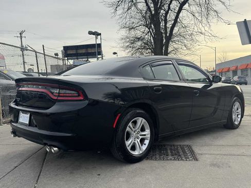 Used 2017 Dodge Charger SE image 5