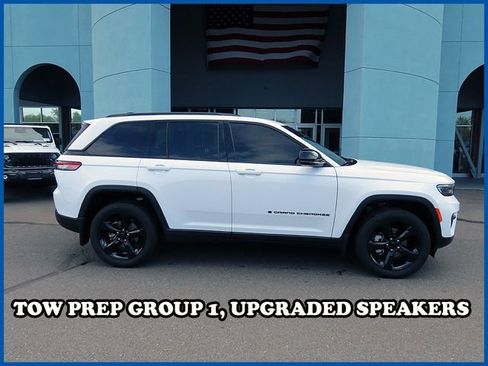 Certified 2023 Jeep Grand Cherokee Limited w/ Black Appearance Package AWD/4WD image 1