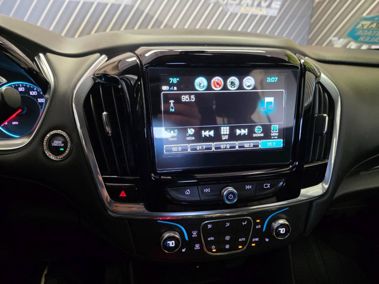 Used 2019 Chevrolet Traverse LT FWD image 23