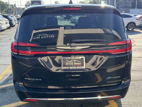 Used 2022 Chrysler Pacifica Touring-L image 13