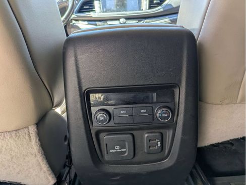 Used 2019 Buick Enclave Essence AWD/4WD image 19