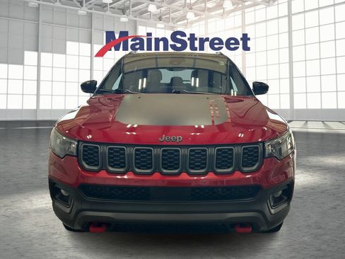 Used 2025 Jeep Compass Trailhawk AWD/4WD image 8