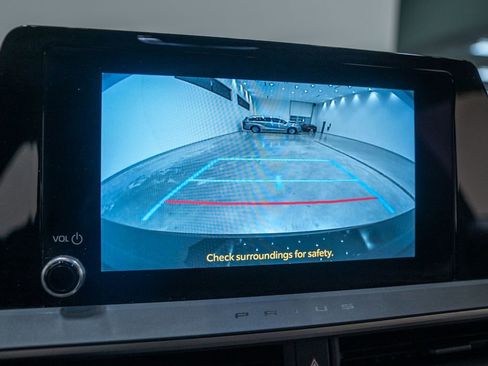 Used 2025 Toyota Prius LE image 29