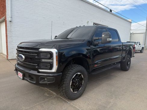 Used 2025 Ford F250 Platinum w/ Tremor Off-Road Package AWD/4WD image 2