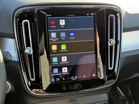 New 2025 Volvo XC40 B5 Core image 25